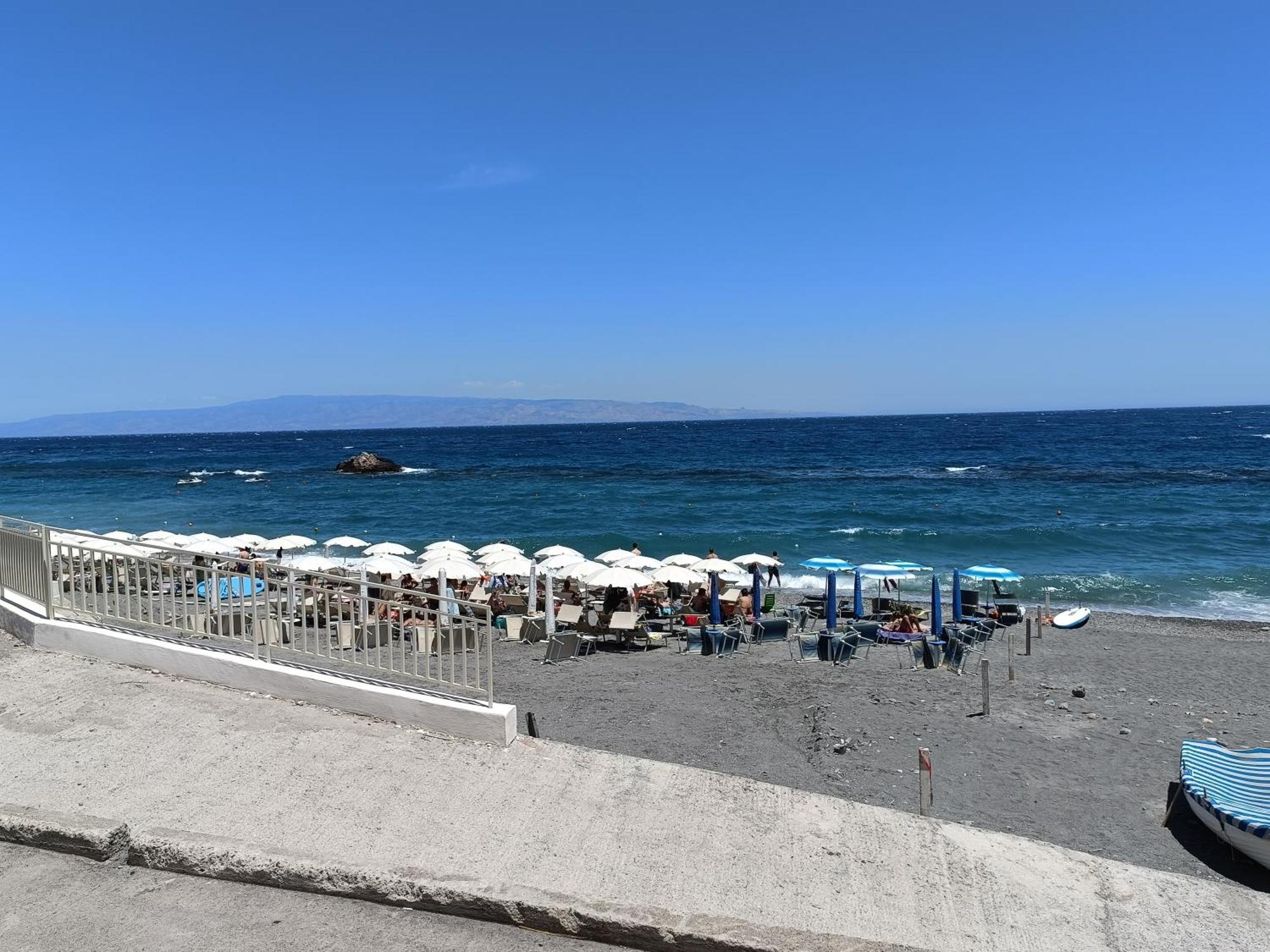 Casa Vacanze Margarita SantʼAlessio Siculo Exterior foto