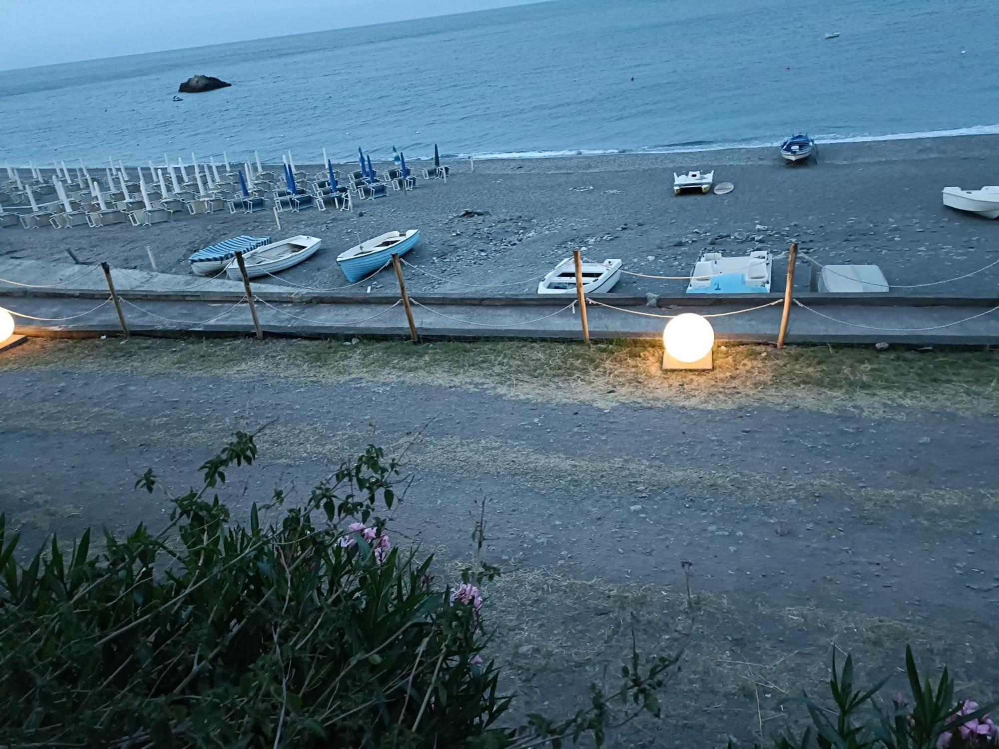 Casa Vacanze Margarita SantʼAlessio Siculo Exterior foto